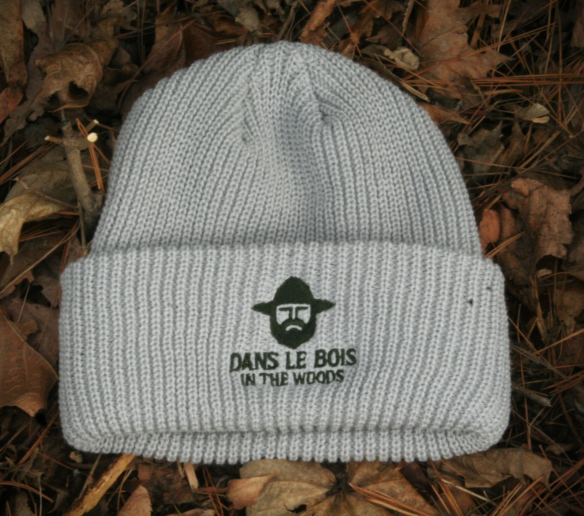 Tuque dans le bois