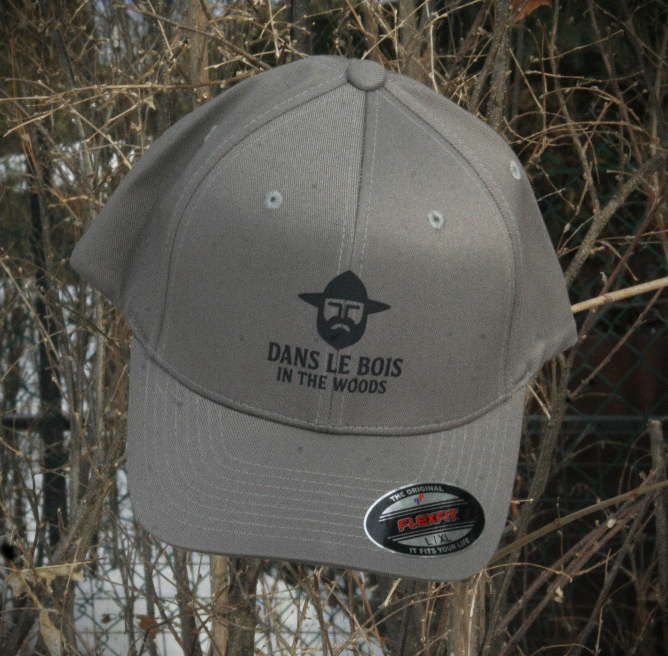 Casquette dans le bois